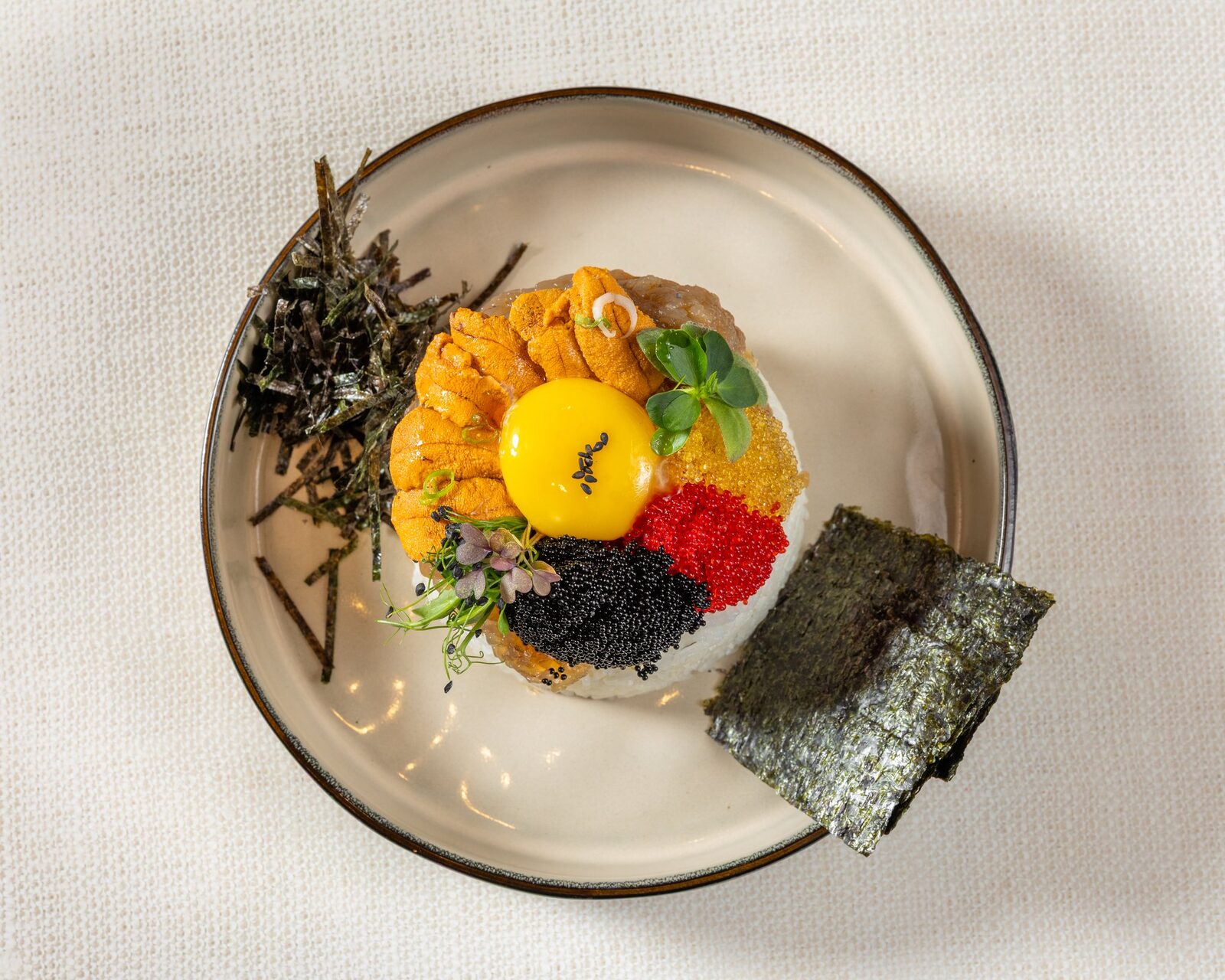 Saewoojang and uni over warm rice